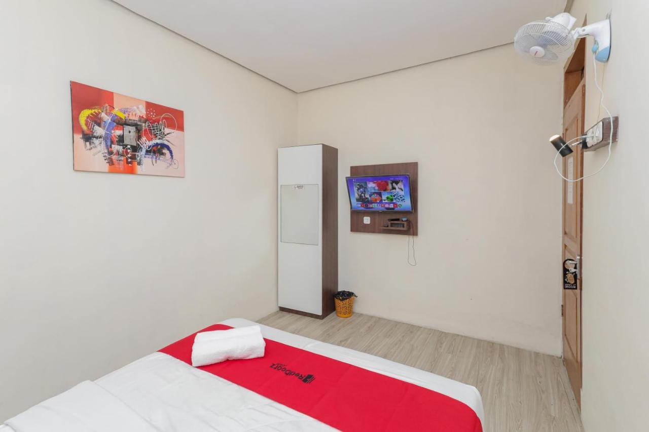 ホテル Reddoorz At Wr Supratman Batu バトゥ エクステリア 写真