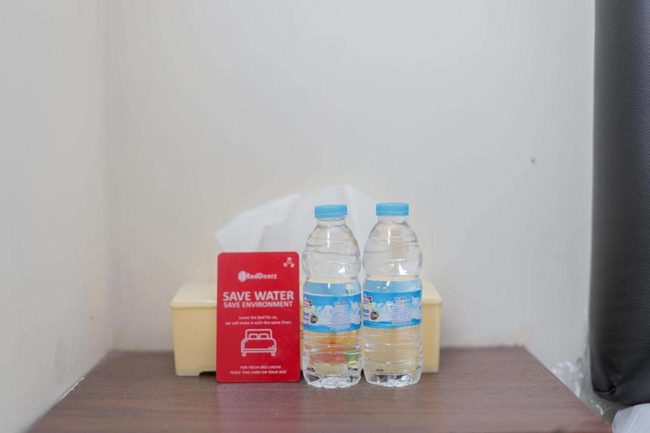 ホテル Reddoorz At Wr Supratman Batu バトゥ エクステリア 写真
