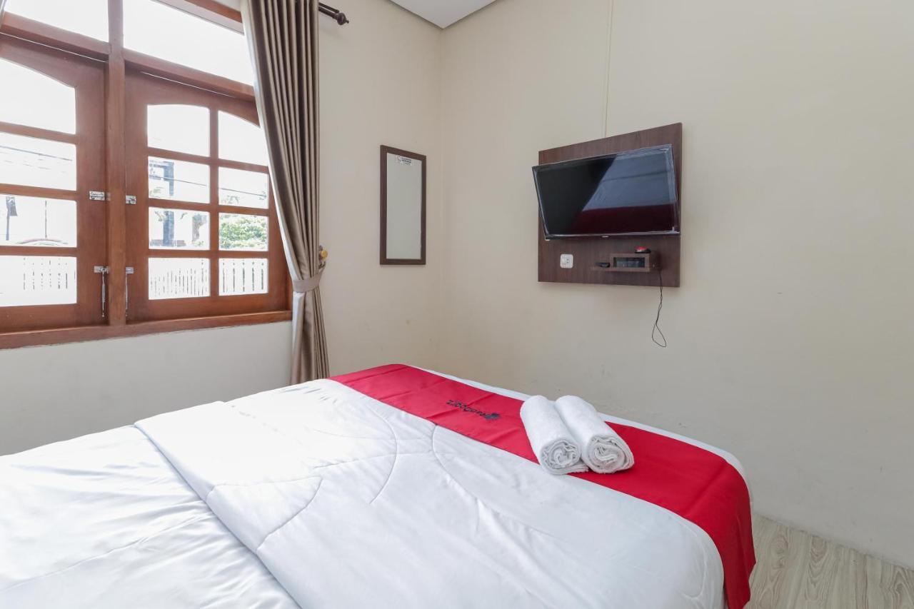 ホテル Reddoorz At Wr Supratman Batu バトゥ エクステリア 写真